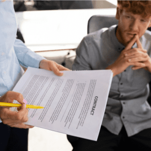 Necesito la revisión de contratos con socios comerciales o proveedores
