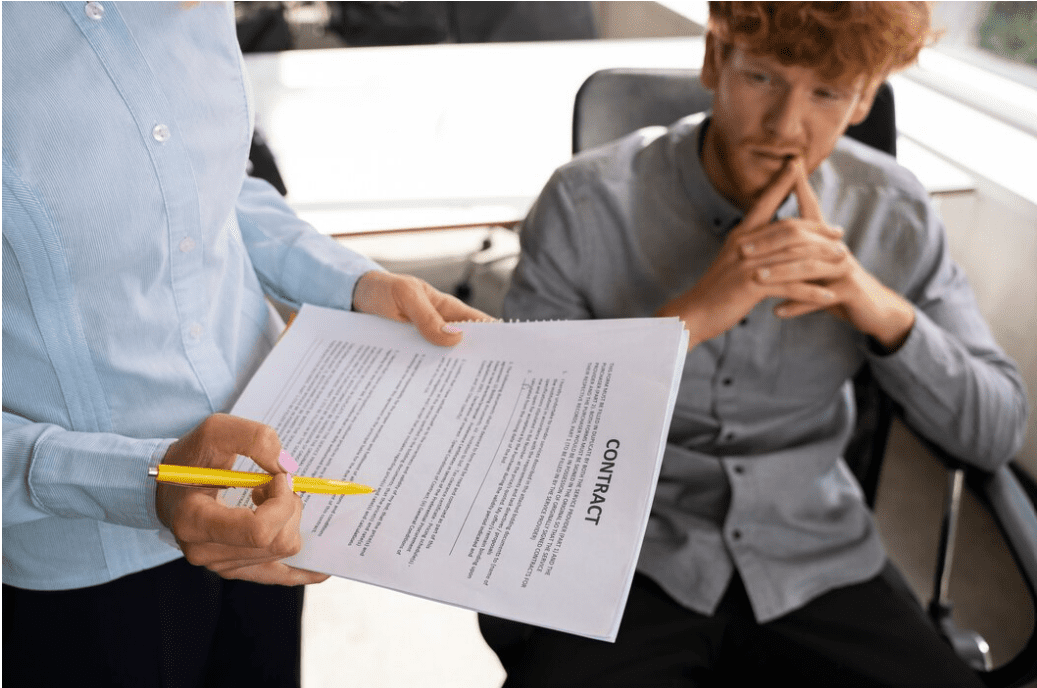 Necesito la revisión de contratos con socios comerciales o proveedores